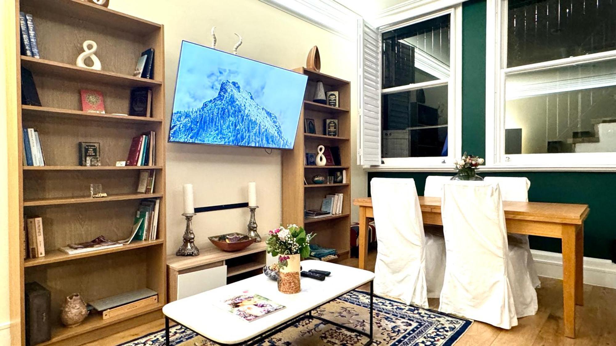 2 Bedroom In South Kensington By Wild London